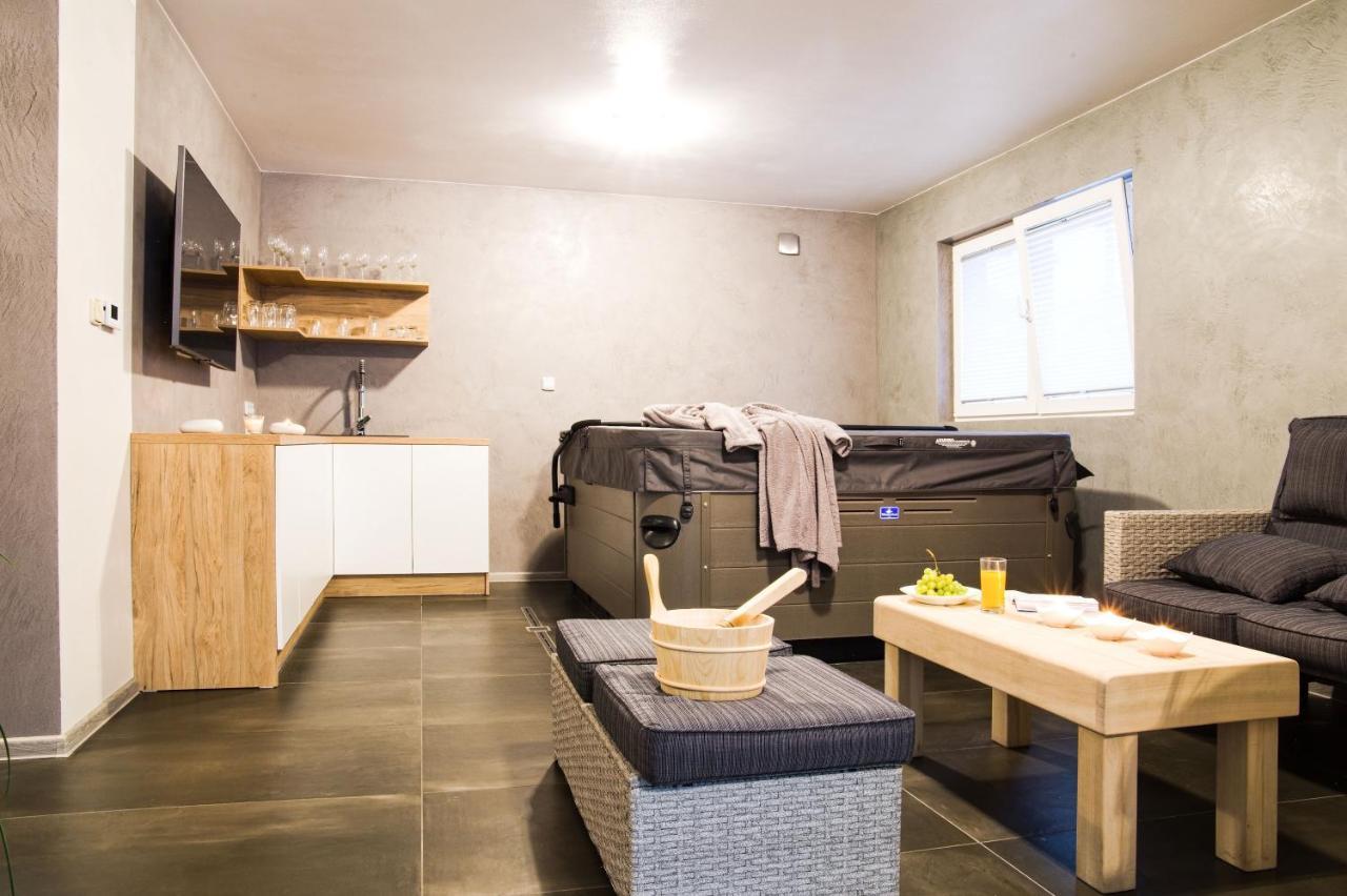 Apartmany A Wellness Vmal Skuteč Екстериор снимка